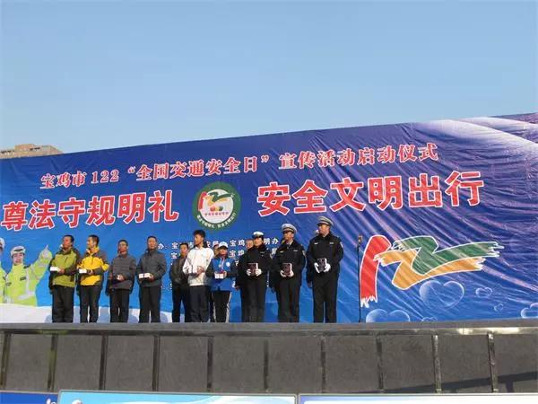 新华小记者参加122“全国交通安全日”宣传活动启动仪式