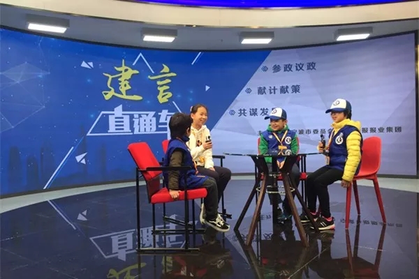 新华小记者参观宁波报业集团融媒体中心