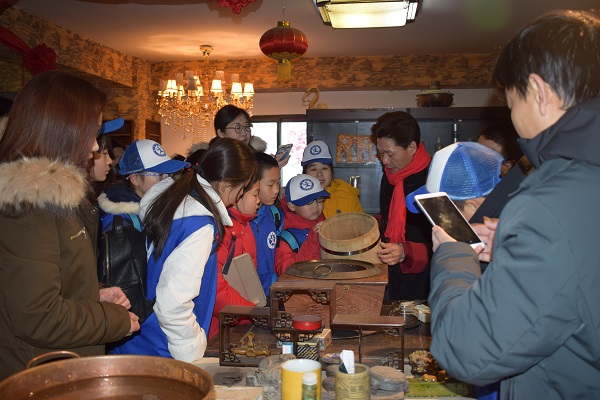 新华小记者走进北京乾鼎老酒博物馆