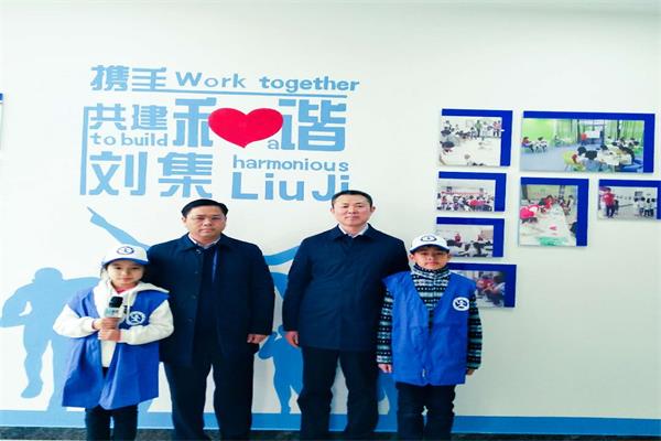 新华小记者走进河南书画摄影名家迎新春“暖冬”行动