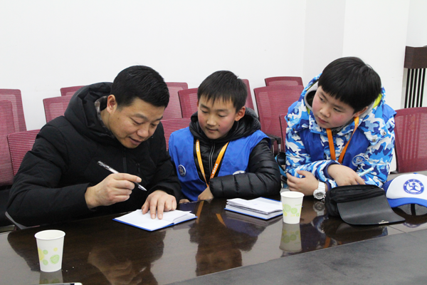 “教育扶贫，用教育改变贫困”——新华小记者采访湖北省政协委员左明章