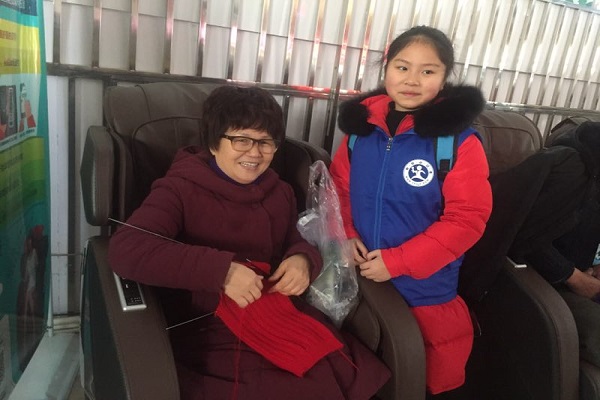 新华小记者走进路桥“青春志愿行，温暖回家路”暖冬行动