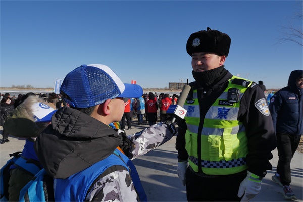 新华小记者走进磴口县第三届冰雪民俗活动