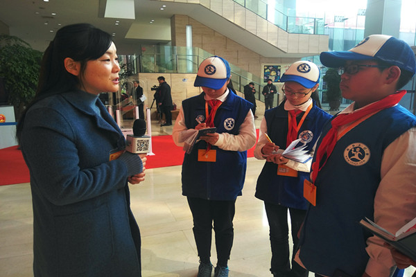 新华小记者走进长兴县“两会”开幕式