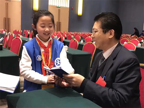 “新华蓝”亮相西安市临潼区“两会”现场