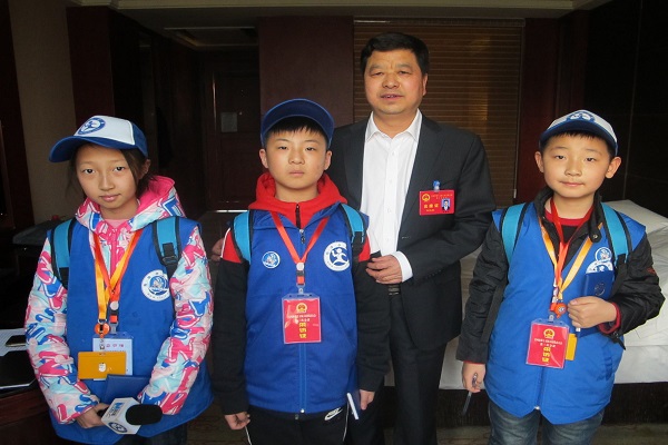 “下大气力打赢教育扶贫攻坚战”--新华小记者专访宝鸡市人大代表、太白县人民政府县长张建科