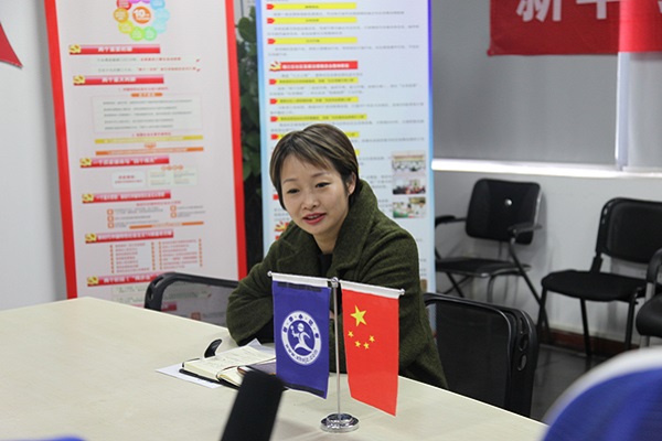 新华小记者和谐社会系列采访之——新华小记者专访成都市锦江区锦官驿社区居委会主任王晓娟