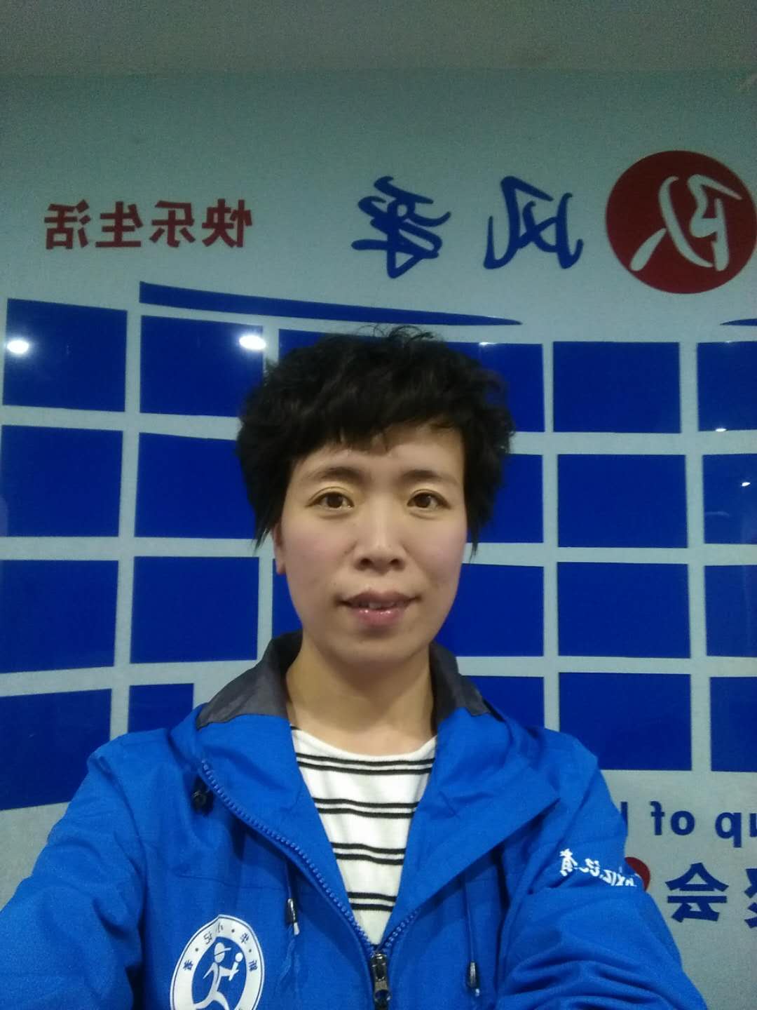 杨   艳