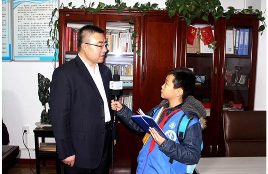 天水新华小记者走进龙园小学迎新年主题活动
