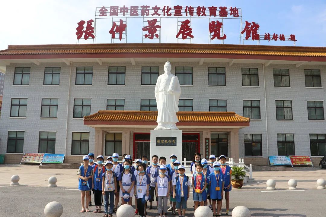 新华小记者走进邓州张仲景博物馆与中医院，一场穿越时空的中医文化之旅！