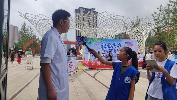跟着大记者去采访，第三站：走进世界肝炎日宣传活动