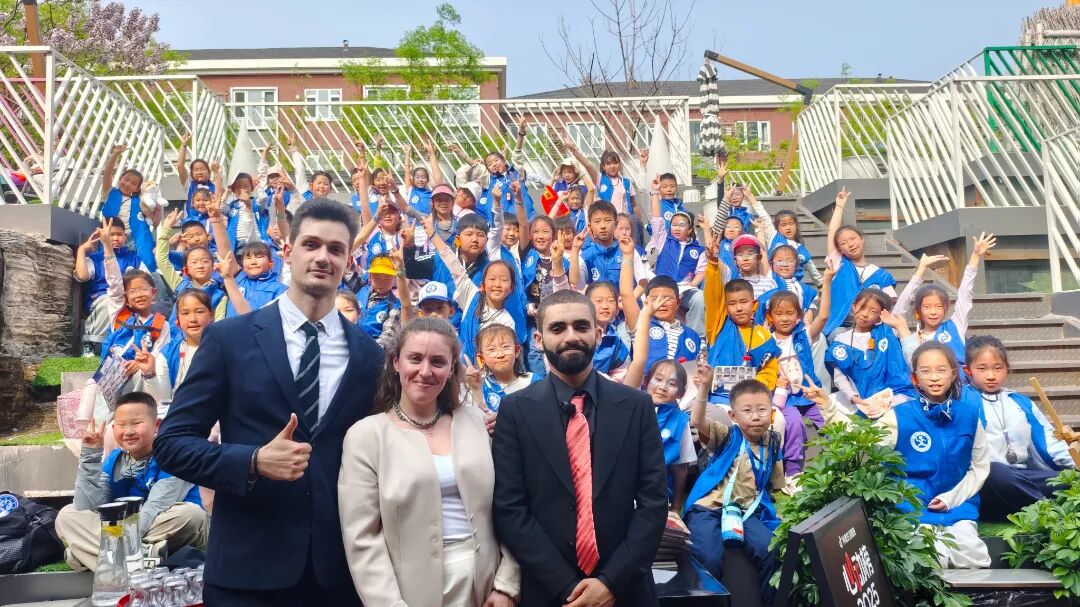 新华小记者对话欧洲各国使馆外交官