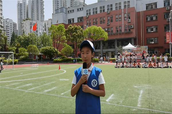 小记者张涵琪现场报道.png