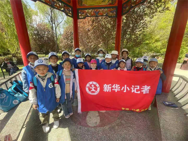 1小记者们的集体照.jpg